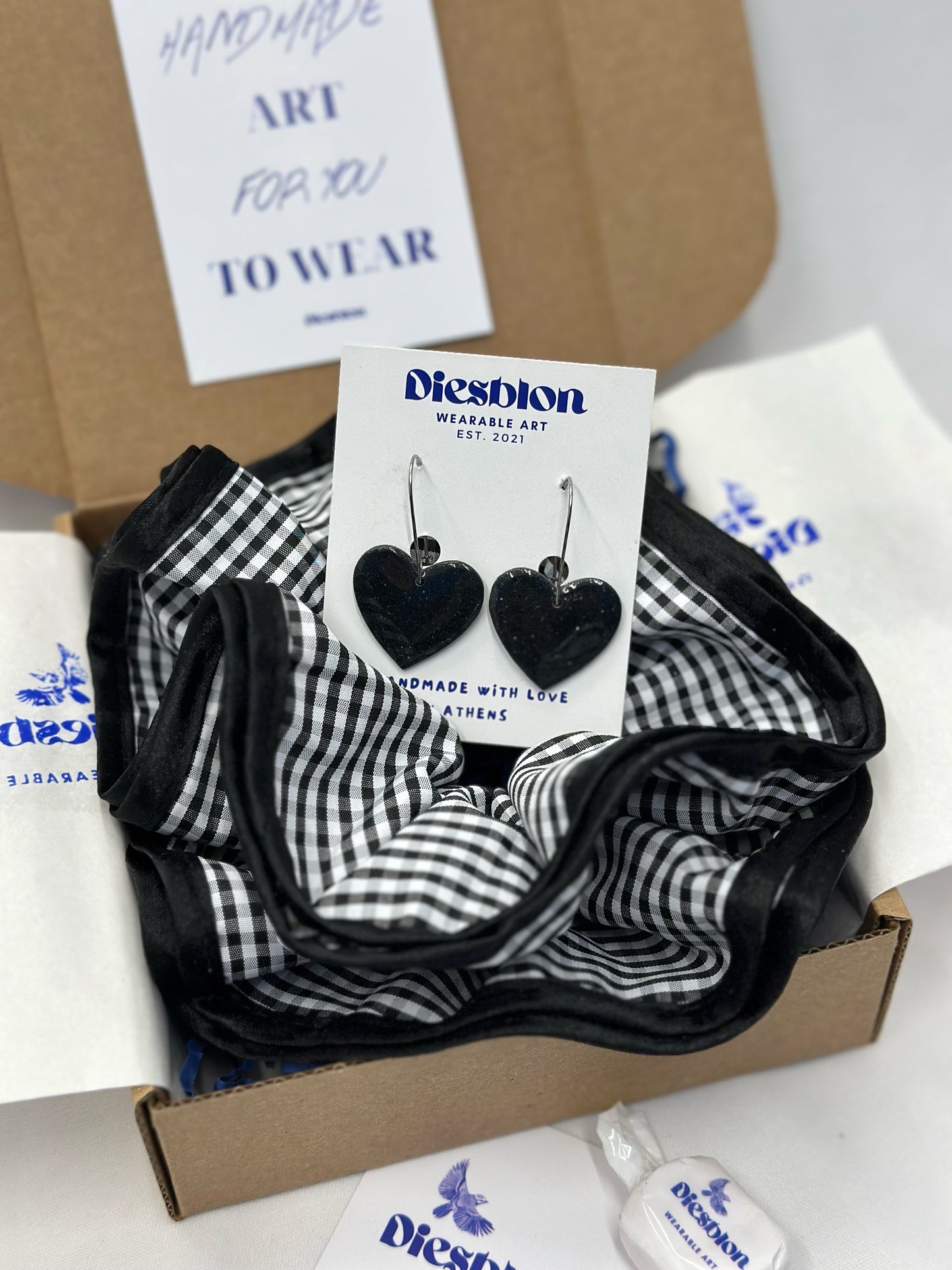 Gift boxes ๐