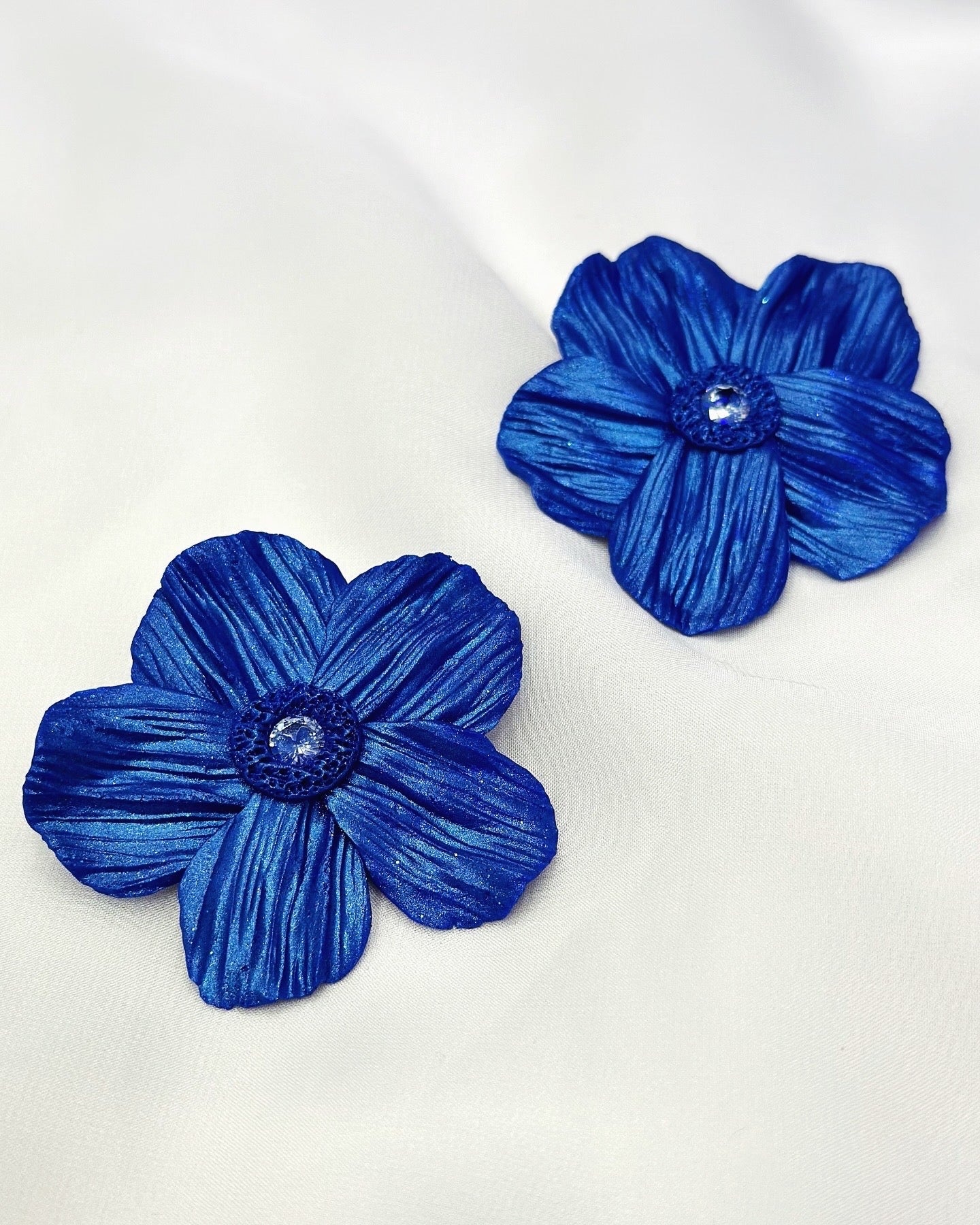 Big Statement Floral earrings with Zircon ✨